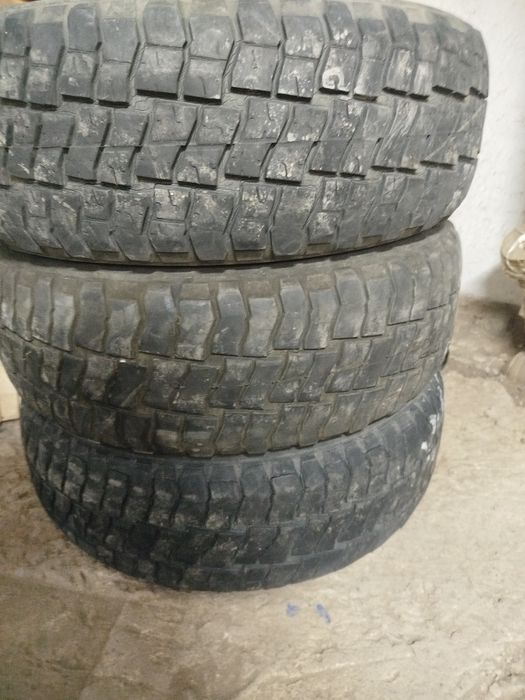 Продам шины 235/75/15 пилигрим