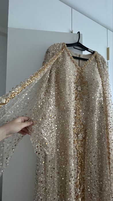 Вечернее платье с пайетками золотое