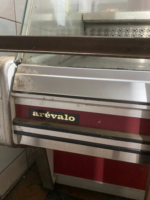 Vitrina frigorifica pentru mezeluri