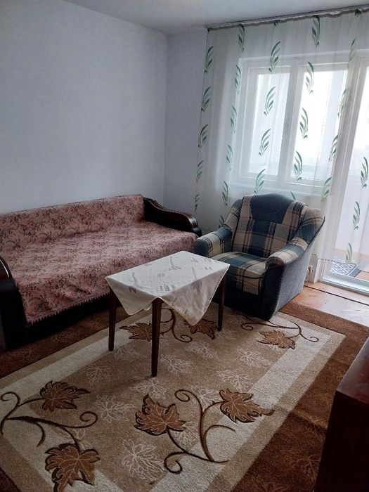 Închiriez apartament cu 3 camere