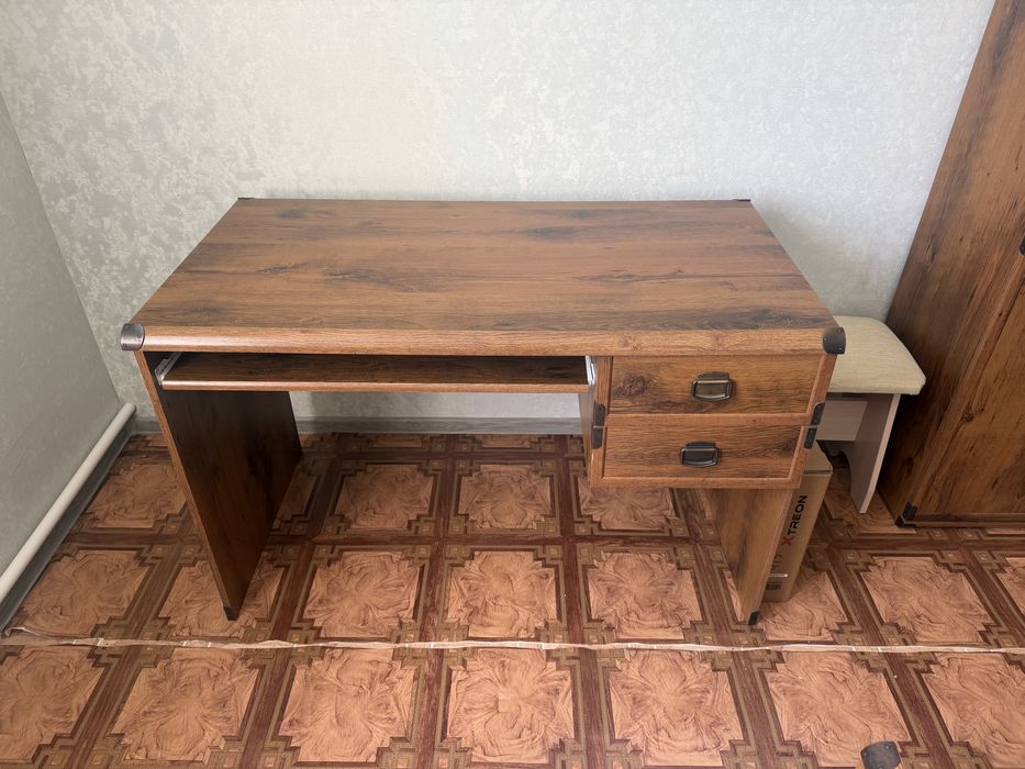 Продам компьтерный стол