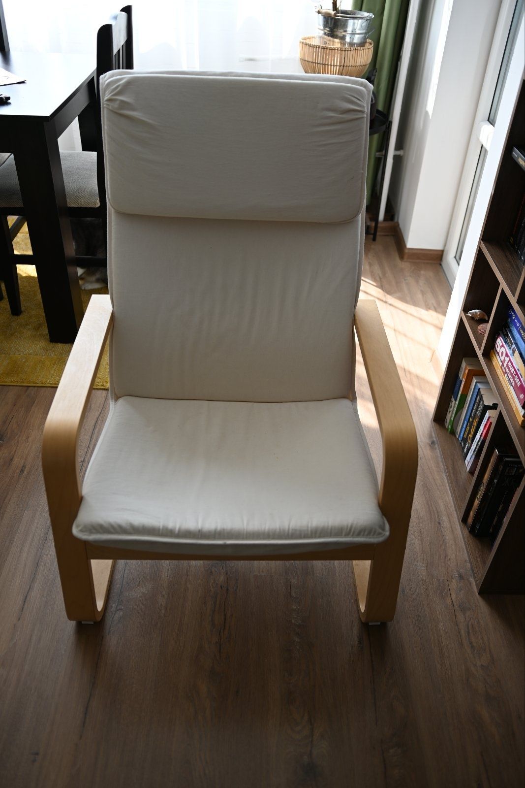 IKEA стол Poang + възглавница гр. София Стрелбище • OLX.bg