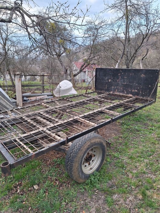 Vând trailer baloți