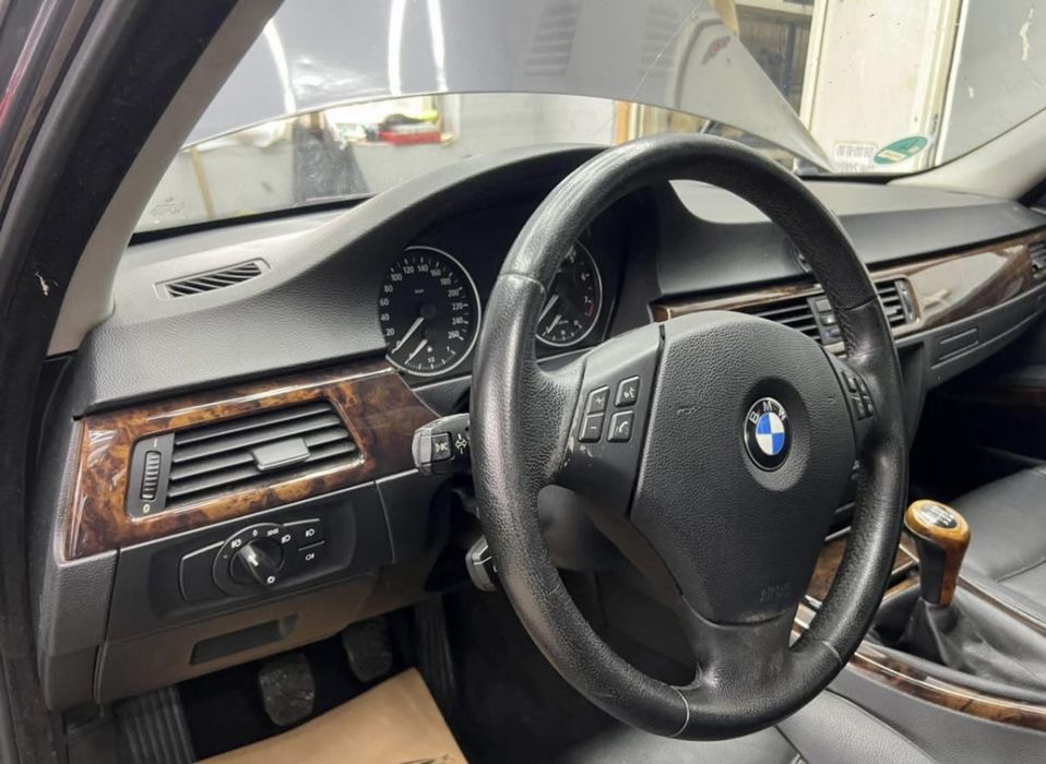 Bmw e90 2,5 i,6 trepte manual.
