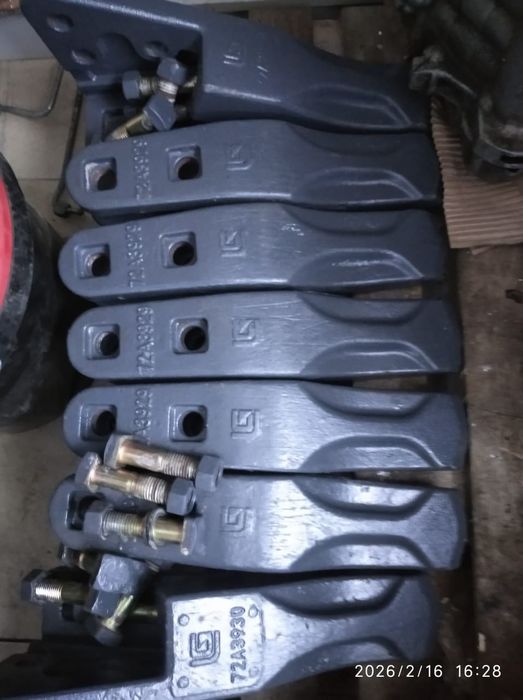 Комплект клыков на ковш китайского погрузчика