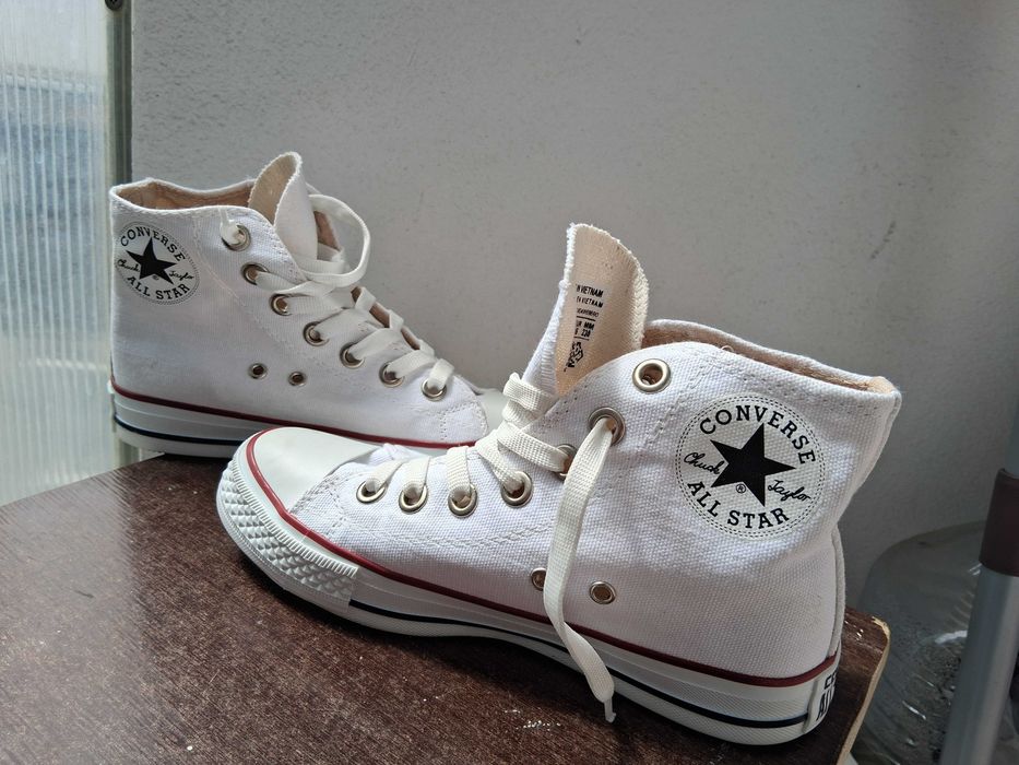 Продавам дамски кецове Converse ALL STAR