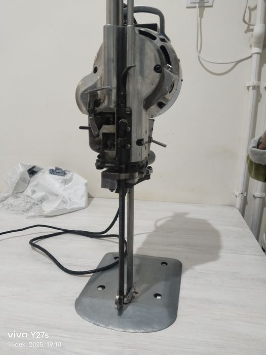 Tikuv qaychisi xolati yangi