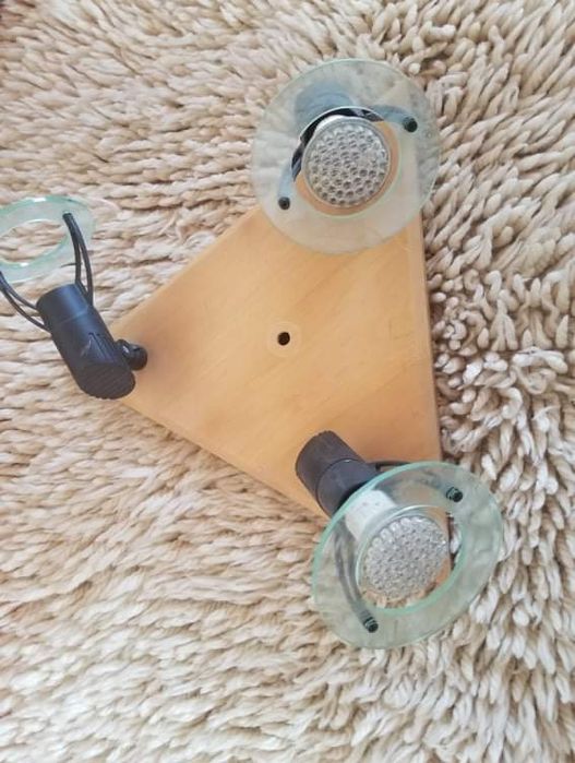 Дървен спот с три крушки