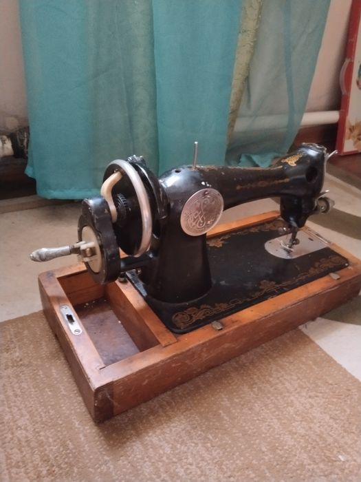 Продам швейную машину