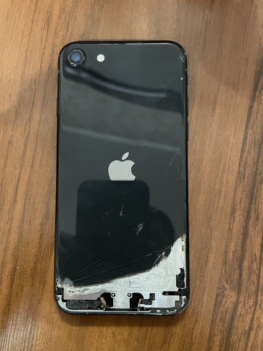 Айфон се 2020