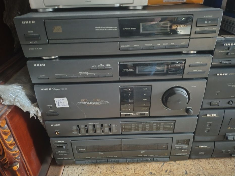 Linii Uher și Universum argintiu