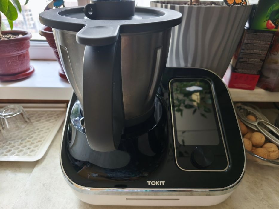 Продам кухонную машину Tokit