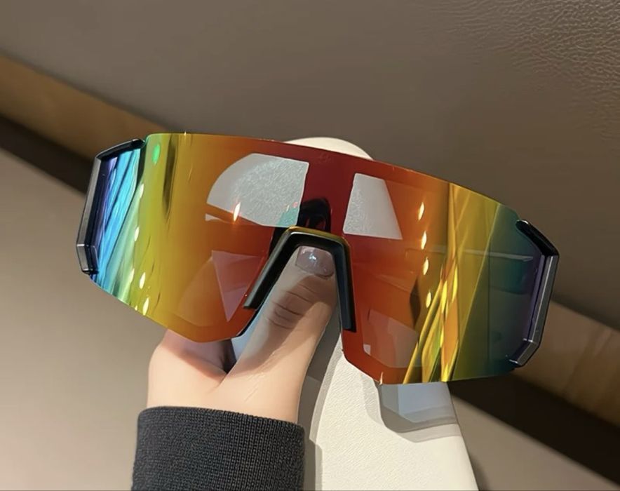 Очки спортивные.