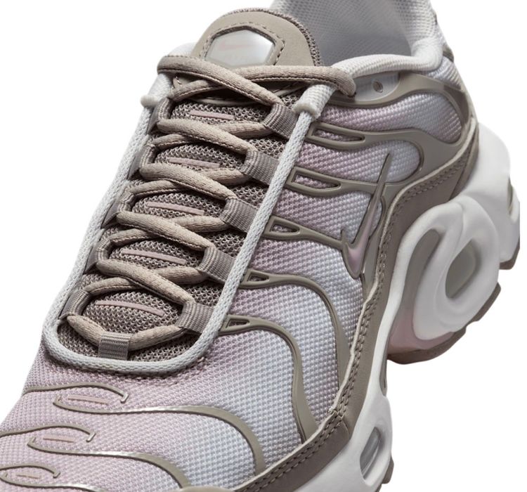 Дамски снейкъри Nike Air Max PLUS