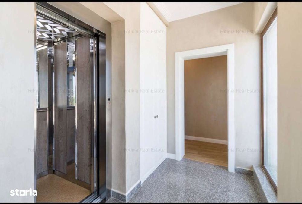 Penthouse cu 3 camere, balcon și garaj, central