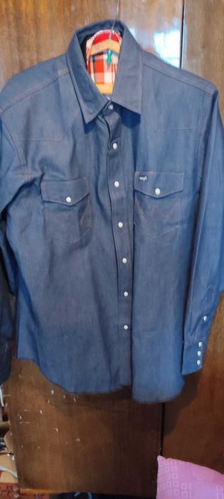 Levis 550 модель 55000тг, рубашка Wrangler 40000тг.
