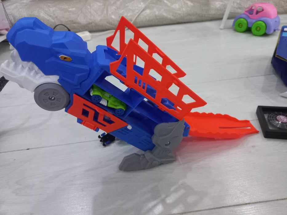 Гараж Дино с 3 машинками