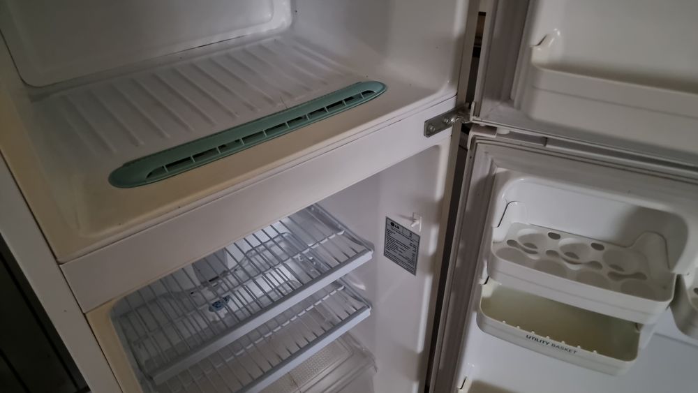 Холодильник lg продам срочно