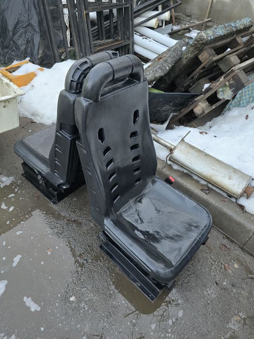 Продам сидения пластиковые