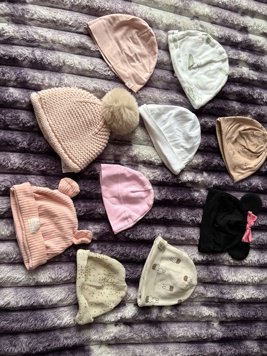 Лот бебешки шапки 0-3 месеца