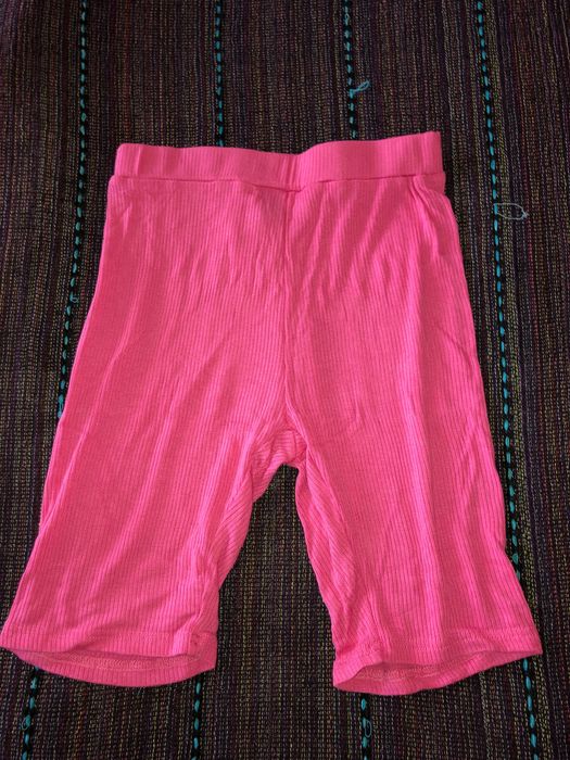 Необличан къс клин