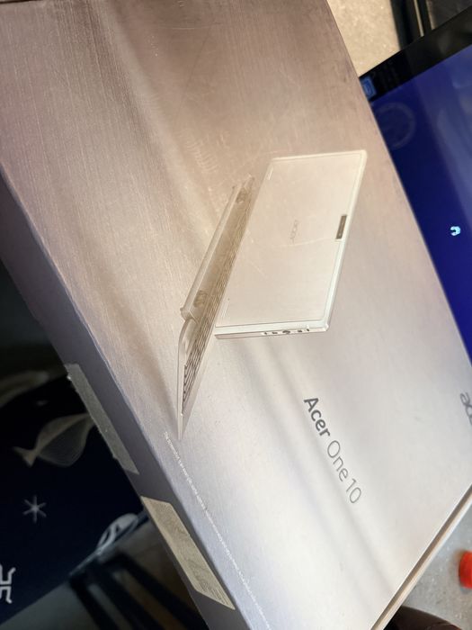 Acer One 10 (планшет-ноутбук 2в1)