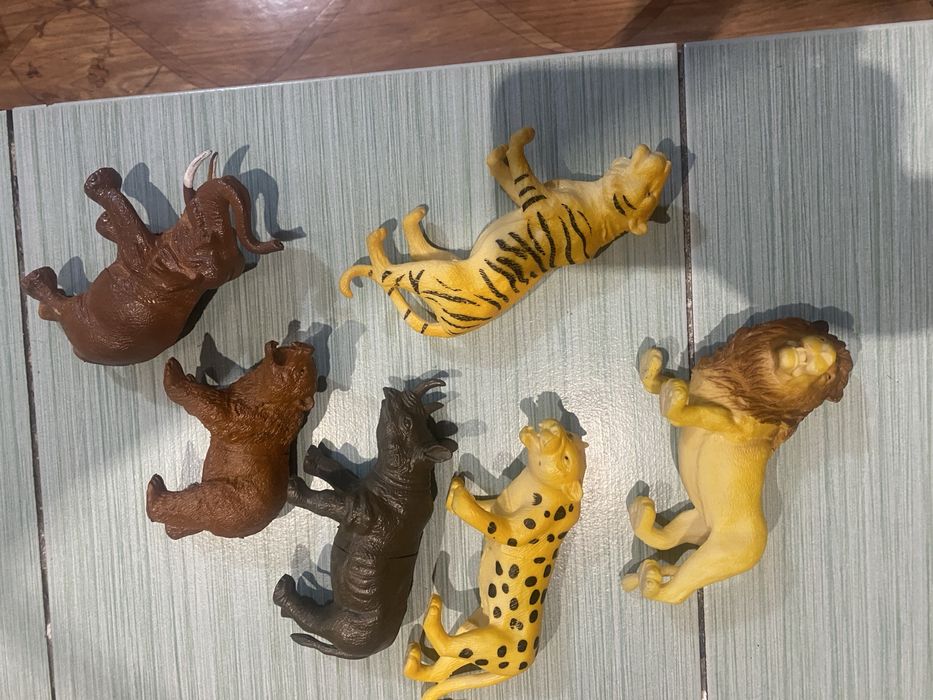 Продам игрушки дикие звери