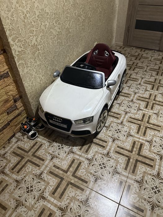 Электоавтомобиль детский