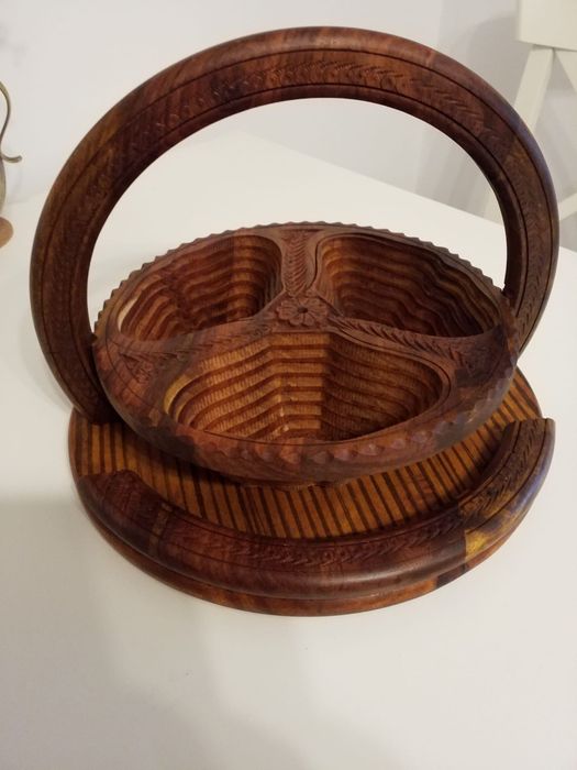 Platou din lemn exotic pt gustari.Pliabil. Nou.