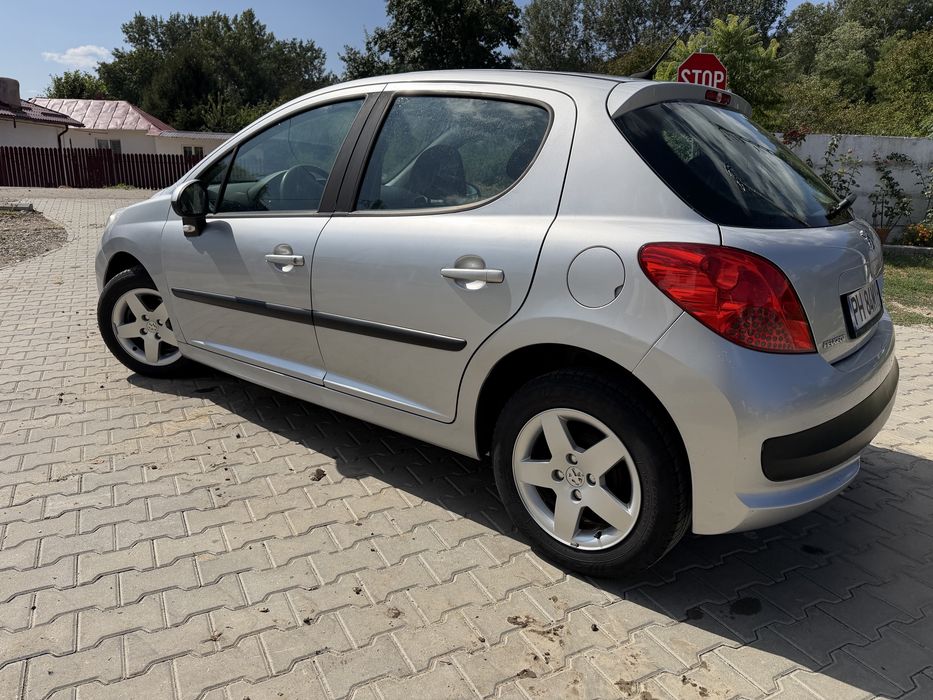 Peugeot 207 1.4/95cp benzina an 2009