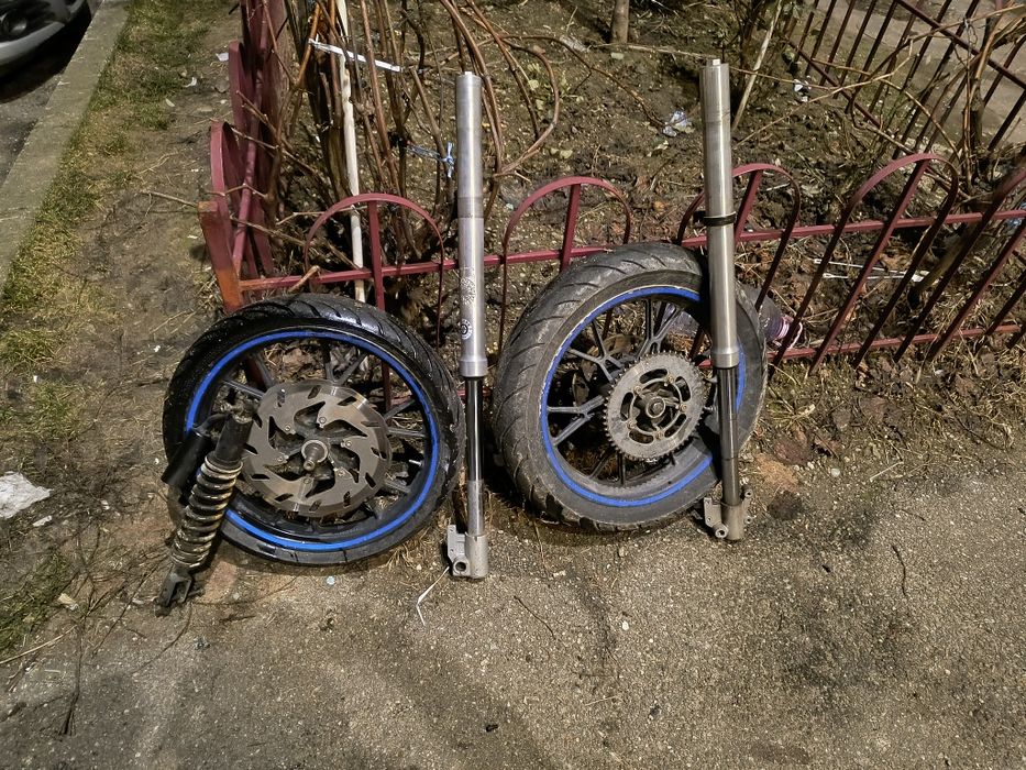 Vând piese supermoto