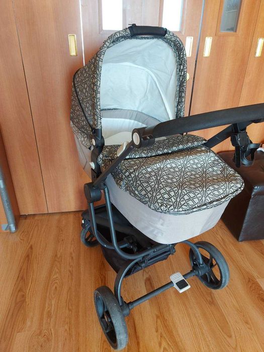 Продавам Бебешка количка комплект Bebe Stars