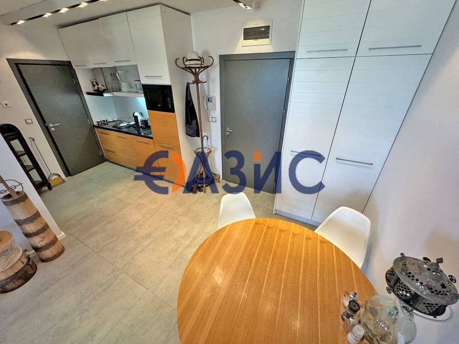 Продава се Двустаен апартамент в Созопол - 71 кв.м за 2465 €/кв.м - Снимка #8