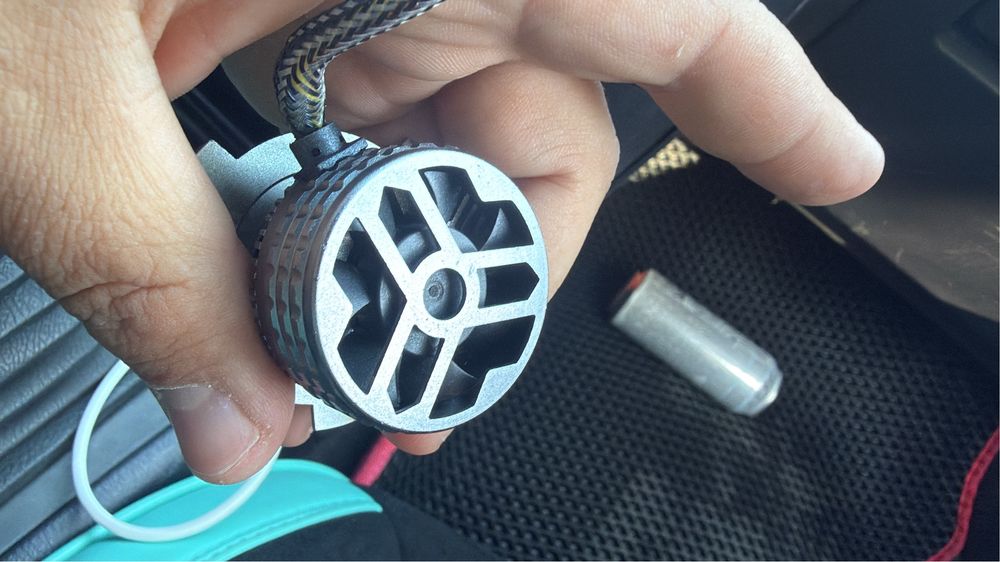 Продам LED лампы H4