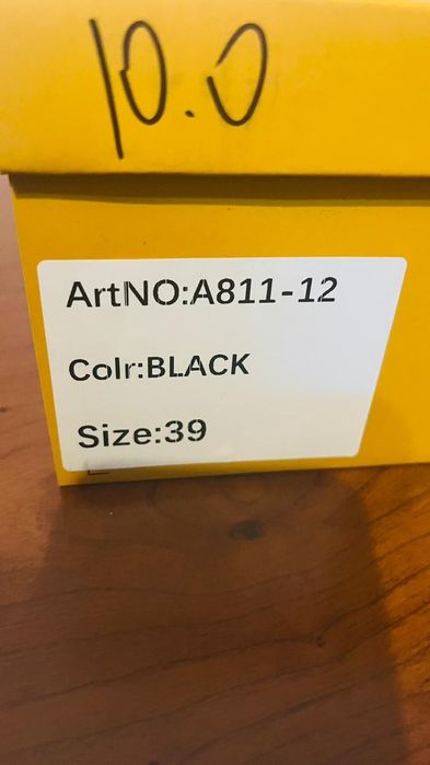 продаются кроссовки 39, новые