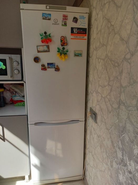 INDESIT холодильник сотилади