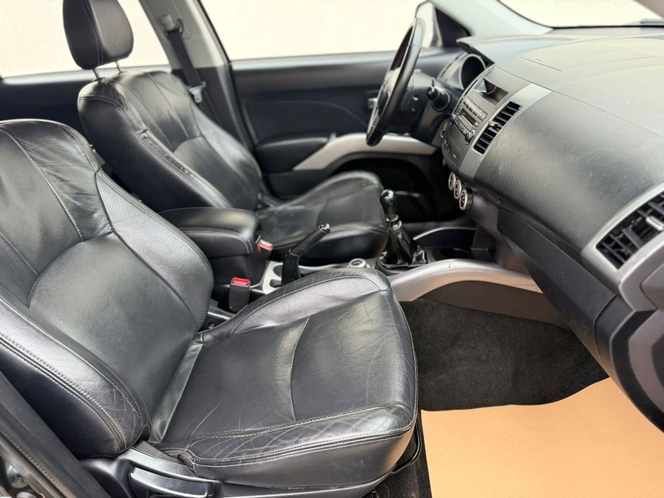 Mitsubishi Outlender 2.0 tdi 4x4 la buton