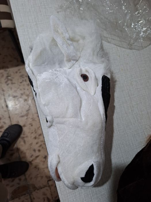 Маска лошади, снежинки