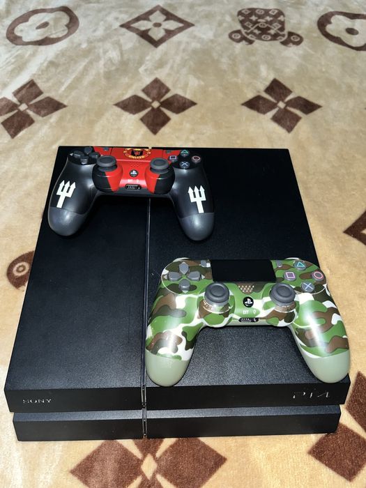Продам Playstation 4