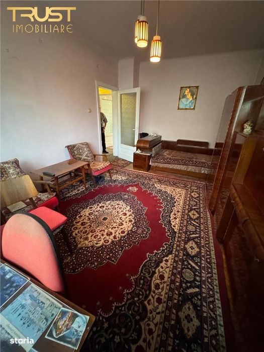 Casa cu 5 camere l 406 MP Teren l Garaj l Andrei Muresanu