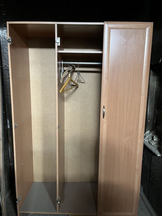 Шкаф с полочкой