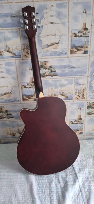 Продам акустическую гитару