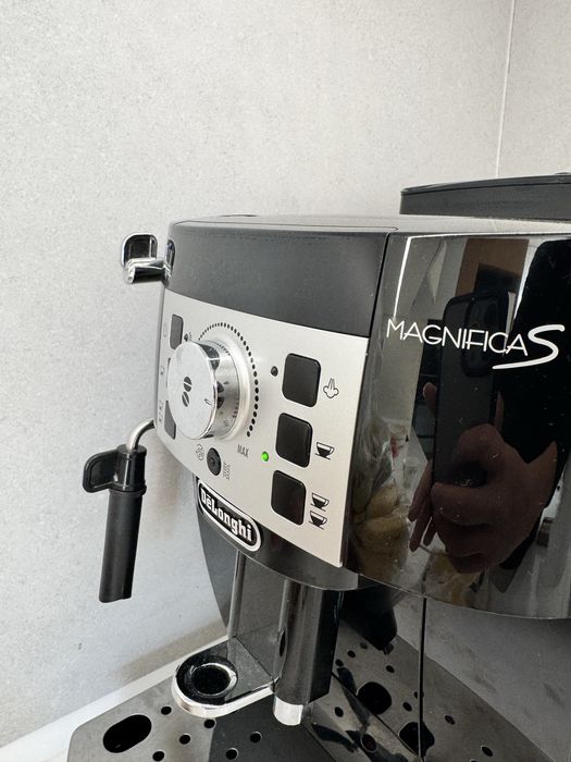 Кофемашина Delonghi magnifica s