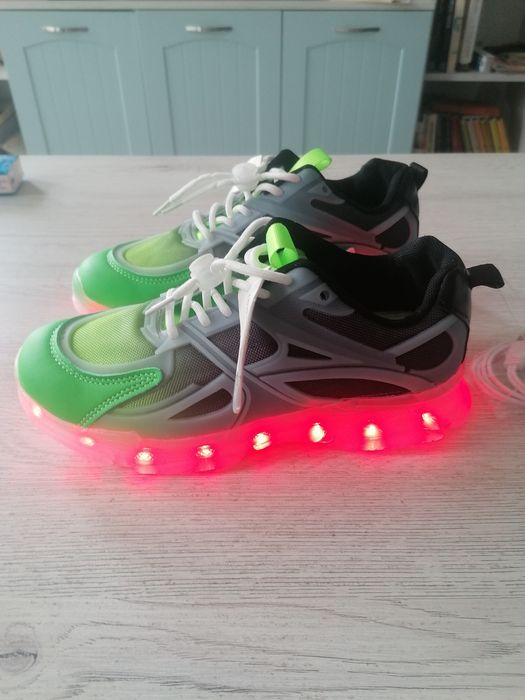 Светещи маратонки с Usb зареждане