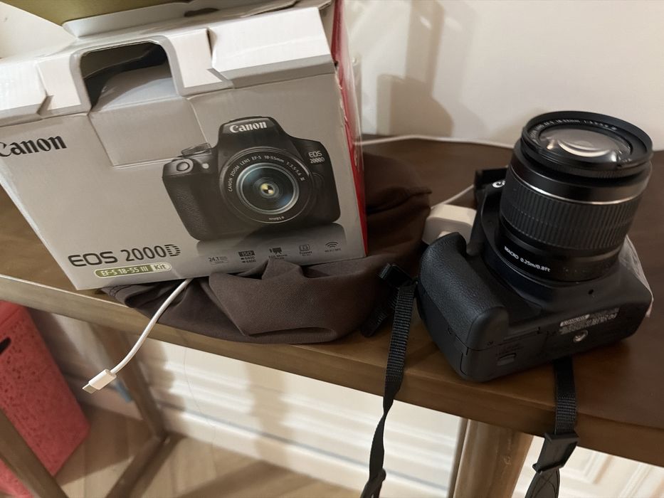 CANON EOS 2000D камера