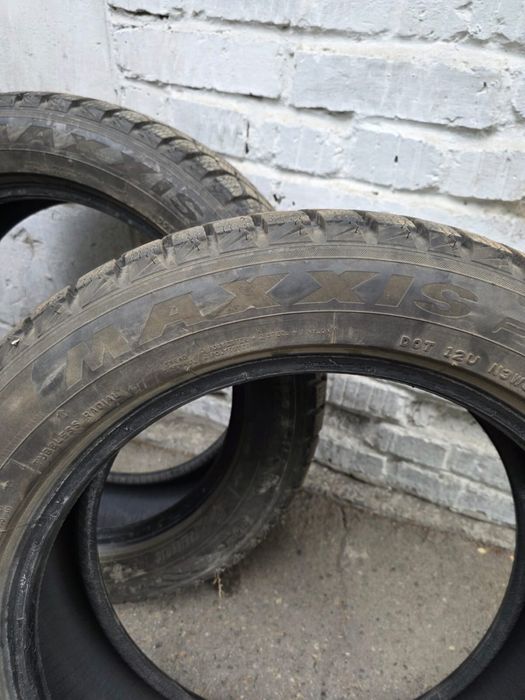 Продам зимнюю резину липучки