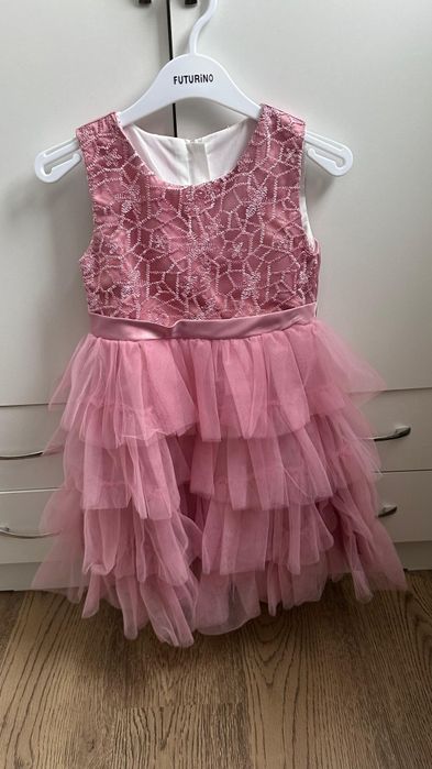 Продам платья в отличном состоянии.