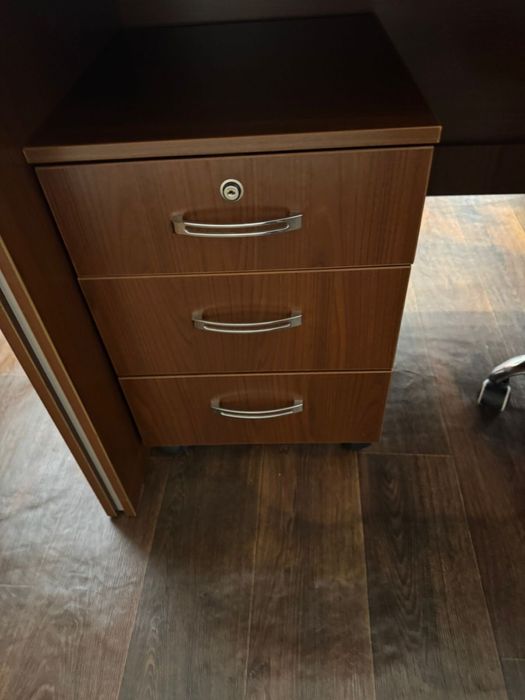 Мебель в офис  комплект