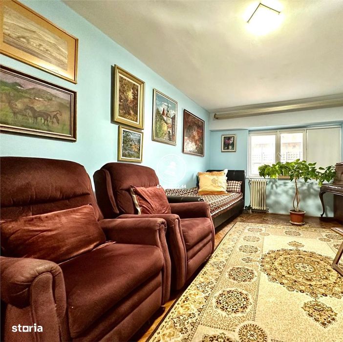 Apartament 4 camere  de vanzare  Centru,