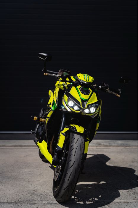 Moto KAWASAKI z1000